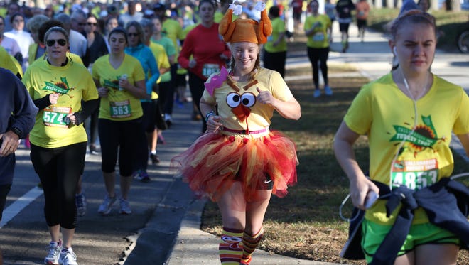 Runners, some in Thanksgiving costume, came to Southwood for the 25th Thanksgiving Day 2016.