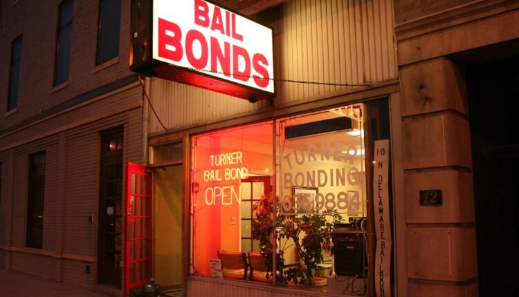 Bail-Bonds.-Daniel-Schwen_Wikimedia-Commons.jpg